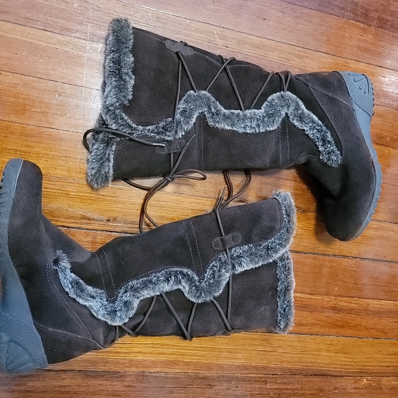 Bass " Kiana" Brown Suede Water Resistant Boots-Size 6 - Picture 2 of 10